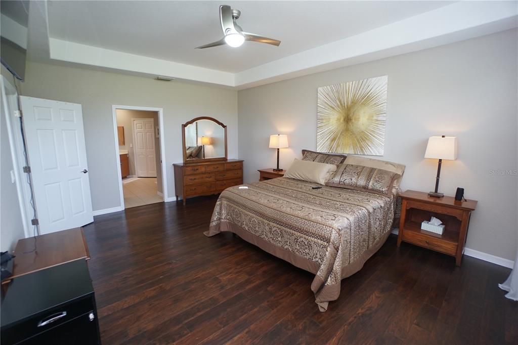 For Sale: $299,900 (3 beds, 2 baths, 1883 Square Feet)