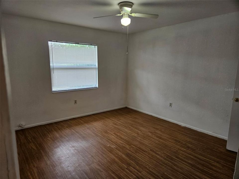 For Sale: $420,000 (6 beds, 0 baths, 2220 Square Feet)