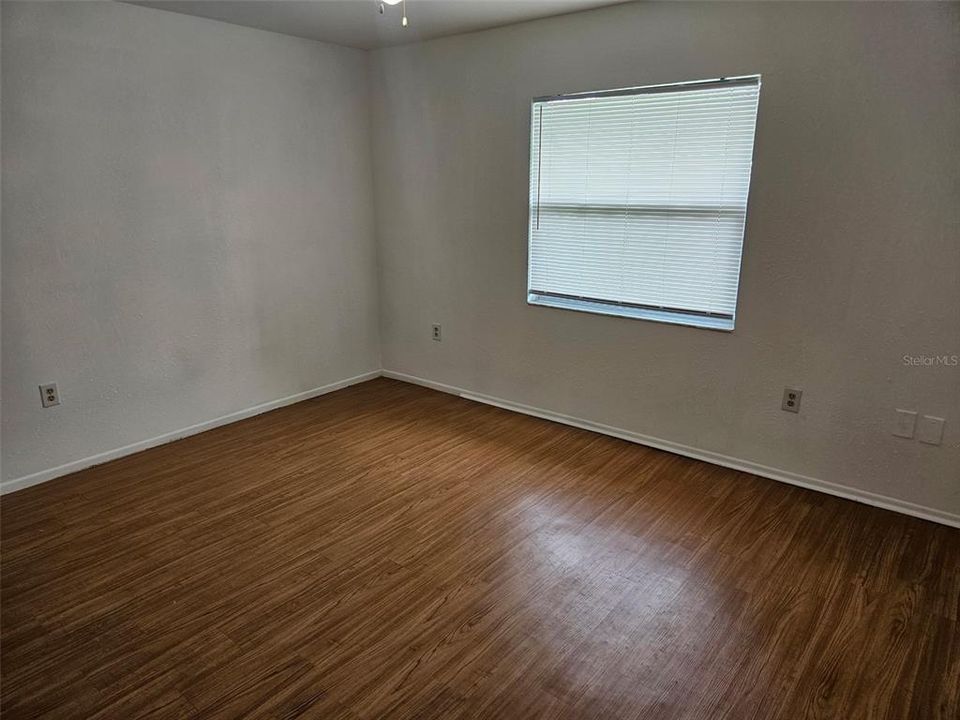 For Sale: $420,000 (6 beds, 0 baths, 2220 Square Feet)