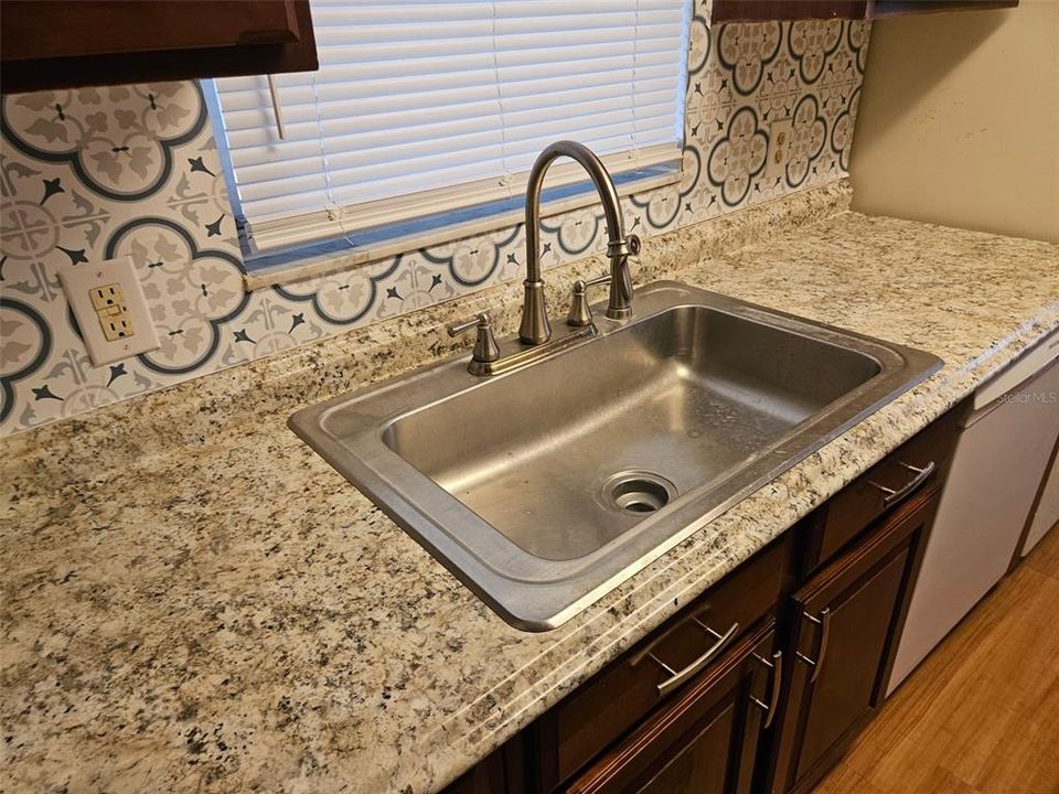 For Sale: $420,000 (6 beds, 0 baths, 2220 Square Feet)