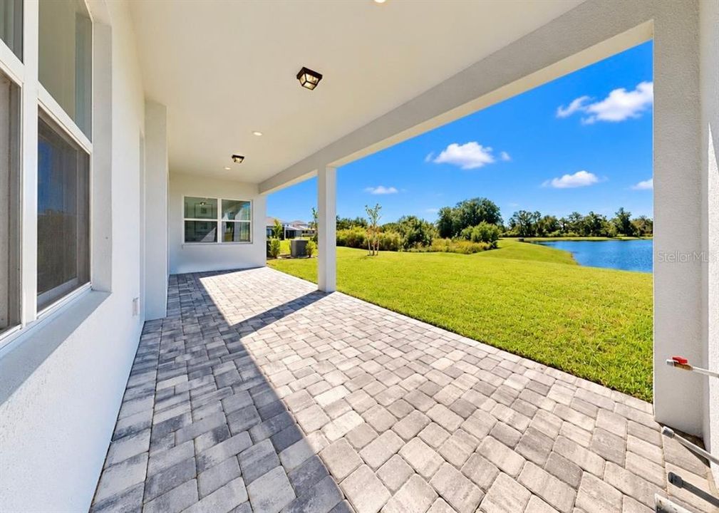En Venta: $869,000 (5 camas, 4 baños, 4272 Pies cuadrados)