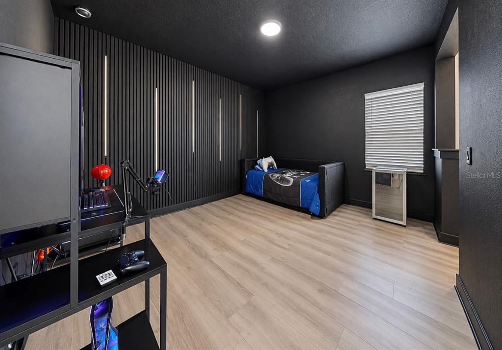 En Venta: $869,000 (5 camas, 4 baños, 4272 Pies cuadrados)