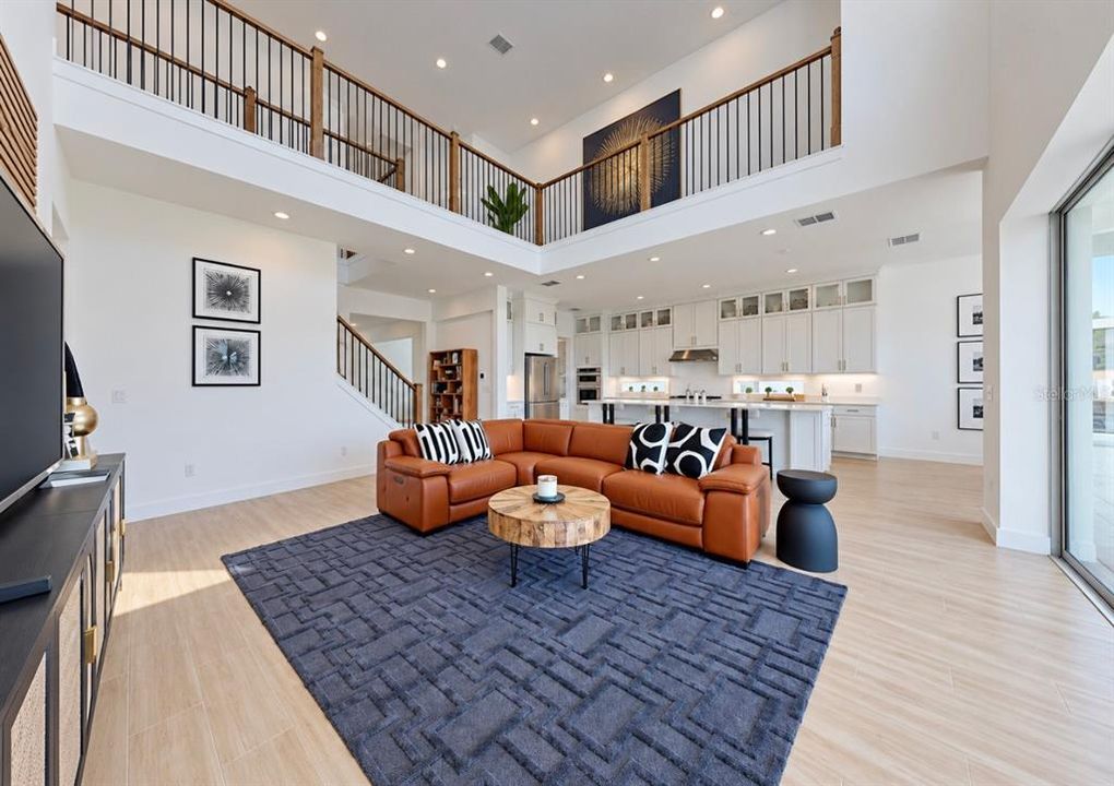 En Venta: $869,000 (5 camas, 4 baños, 4272 Pies cuadrados)