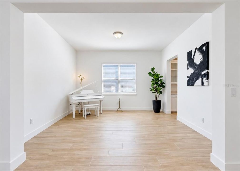 En Venta: $869,000 (5 camas, 4 baños, 4272 Pies cuadrados)