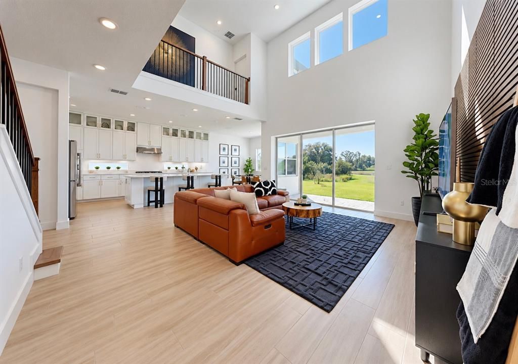 En Venta: $869,000 (5 camas, 4 baños, 4272 Pies cuadrados)