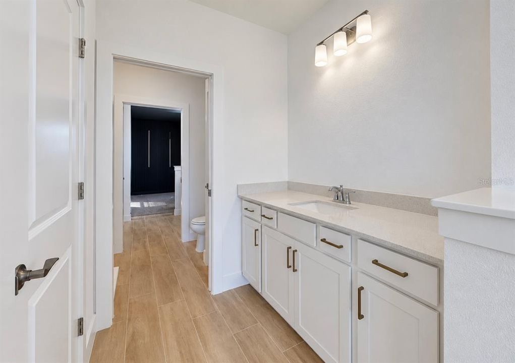 En Venta: $869,000 (5 camas, 4 baños, 4272 Pies cuadrados)
