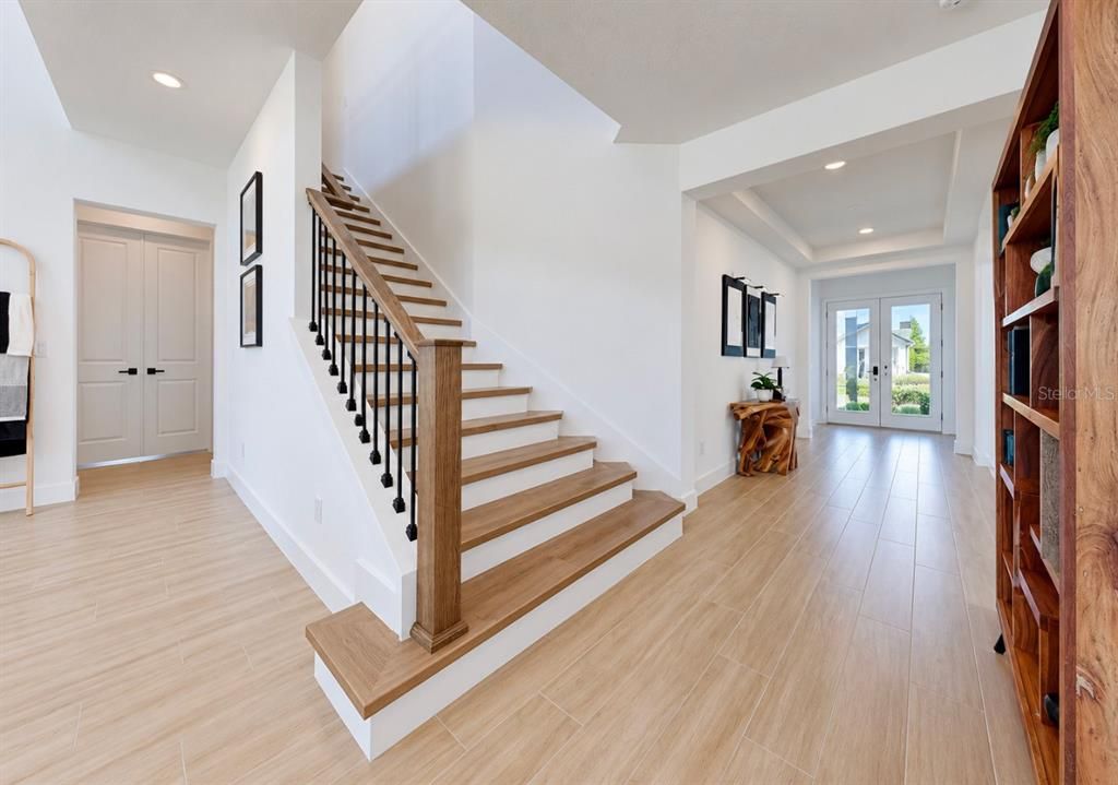 En Venta: $869,000 (5 camas, 4 baños, 4272 Pies cuadrados)