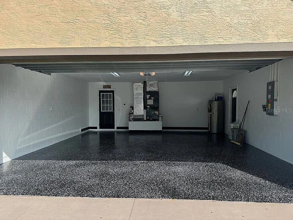 En Venta: $395,000 (4 camas, 2 baños, 2400 Pies cuadrados)