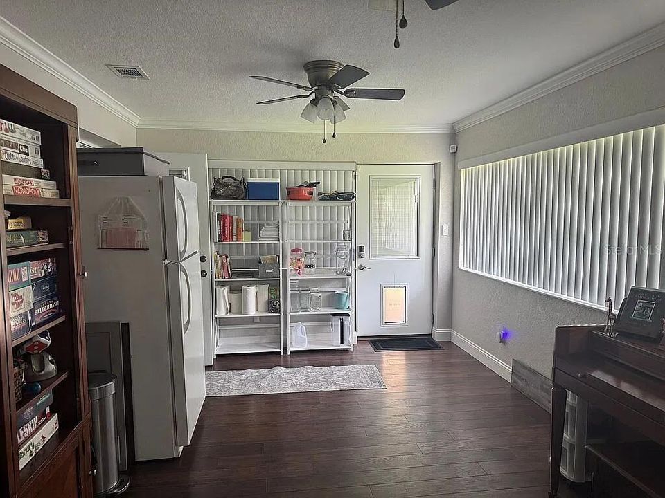 En Venta: $395,000 (4 camas, 2 baños, 2400 Pies cuadrados)