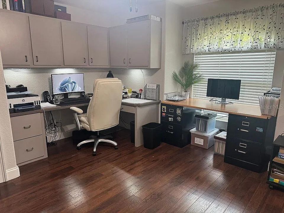 En Venta: $395,000 (4 camas, 2 baños, 2400 Pies cuadrados)
