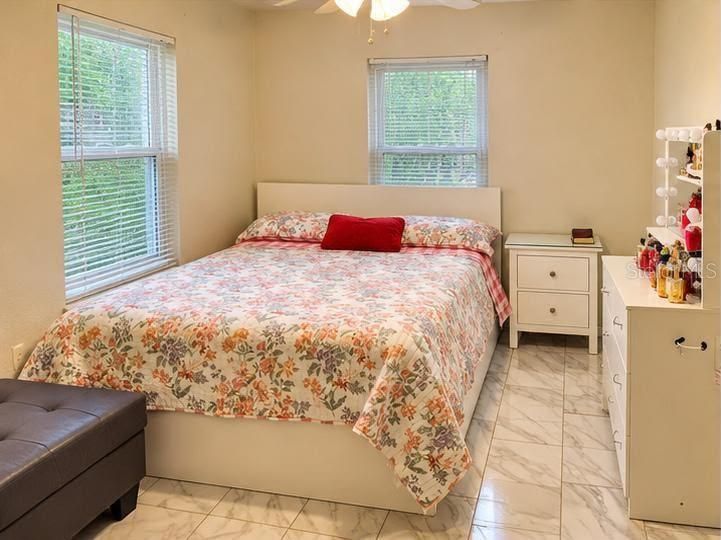 En Venta: $268,900 (3 camas, 1 baños, 887 Pies cuadrados)