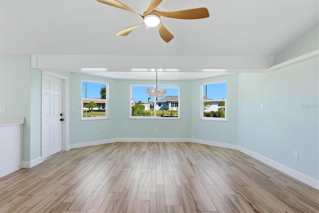 For Sale: $349,000 (2 beds, 2 baths, 1301 Square Feet)