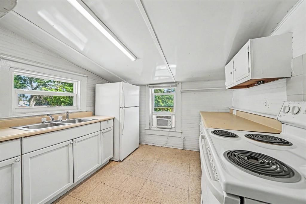 На продажу: $389,000 (5 спален, 3 ванн, 1856 Квадратных фут)