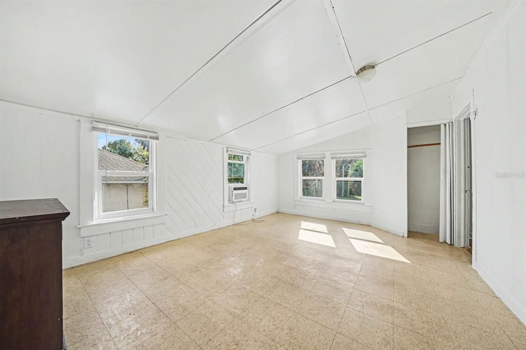 На продажу: $389,000 (5 спален, 3 ванн, 1856 Квадратных фут)