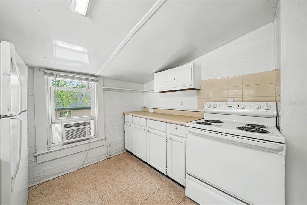 На продажу: $389,000 (5 спален, 3 ванн, 1856 Квадратных фут)