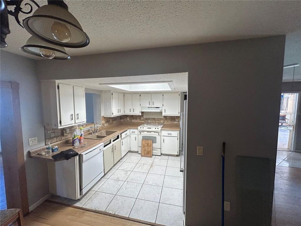 На продажу: $195,000 (2 спален, 2 ванн, 1218 Квадратных фут)