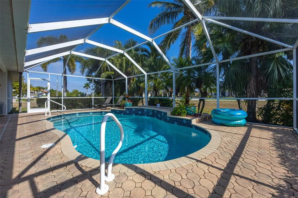 For Sale: $419,900 (4 beds, 2 baths, 2237 Square Feet)