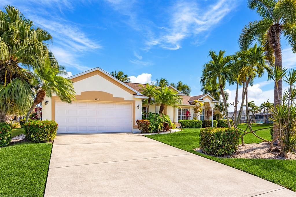 For Sale: $419,900 (4 beds, 2 baths, 2237 Square Feet)