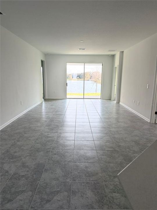 En Venta: $350,000 (4 camas, 3 baños, 2150 Pies cuadrados)