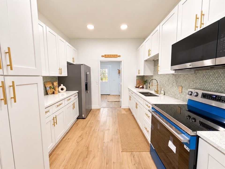 For Sale: $325,000 (3 beds, 2 baths, 1534 Square Feet)