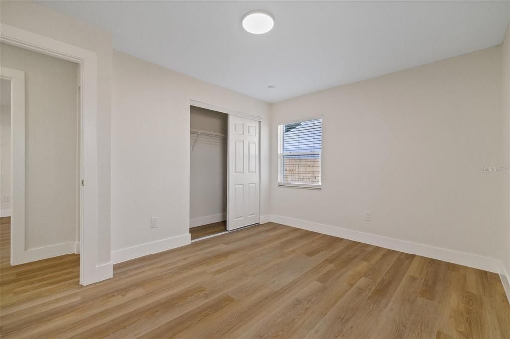 На продажу: $329,999 (2 спален, 2 ванн, 1024 Квадратных фут)