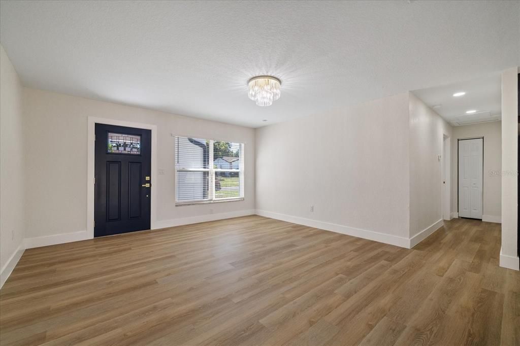 На продажу: $329,999 (2 спален, 2 ванн, 1024 Квадратных фут)
