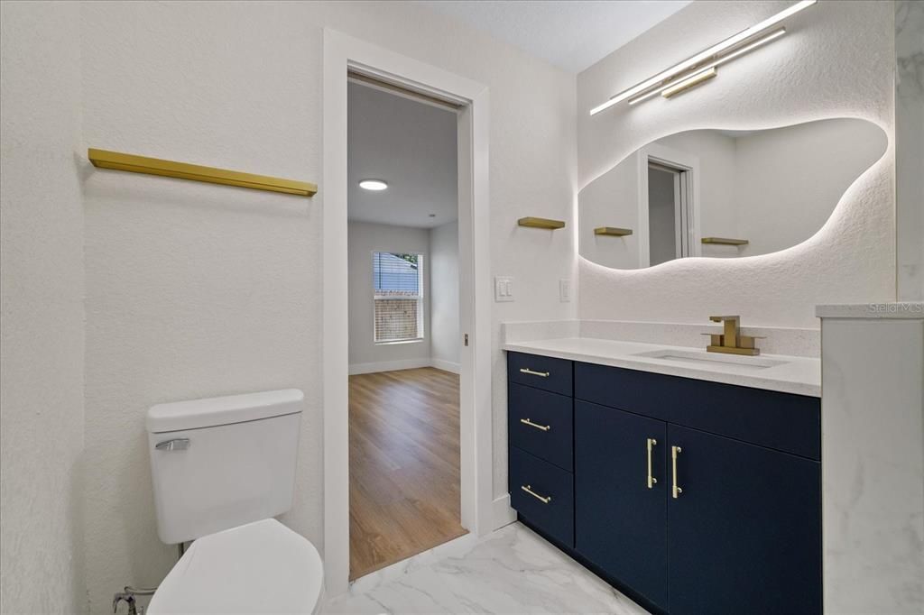 На продажу: $329,999 (2 спален, 2 ванн, 1024 Квадратных фут)