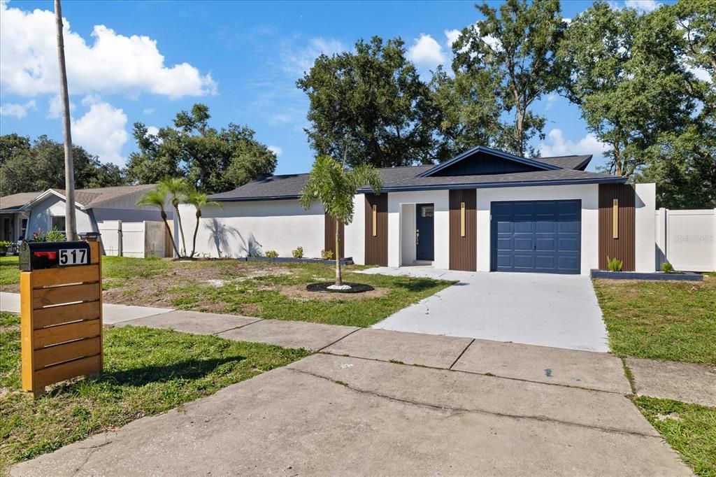 На продажу: $329,999 (2 спален, 2 ванн, 1024 Квадратных фут)