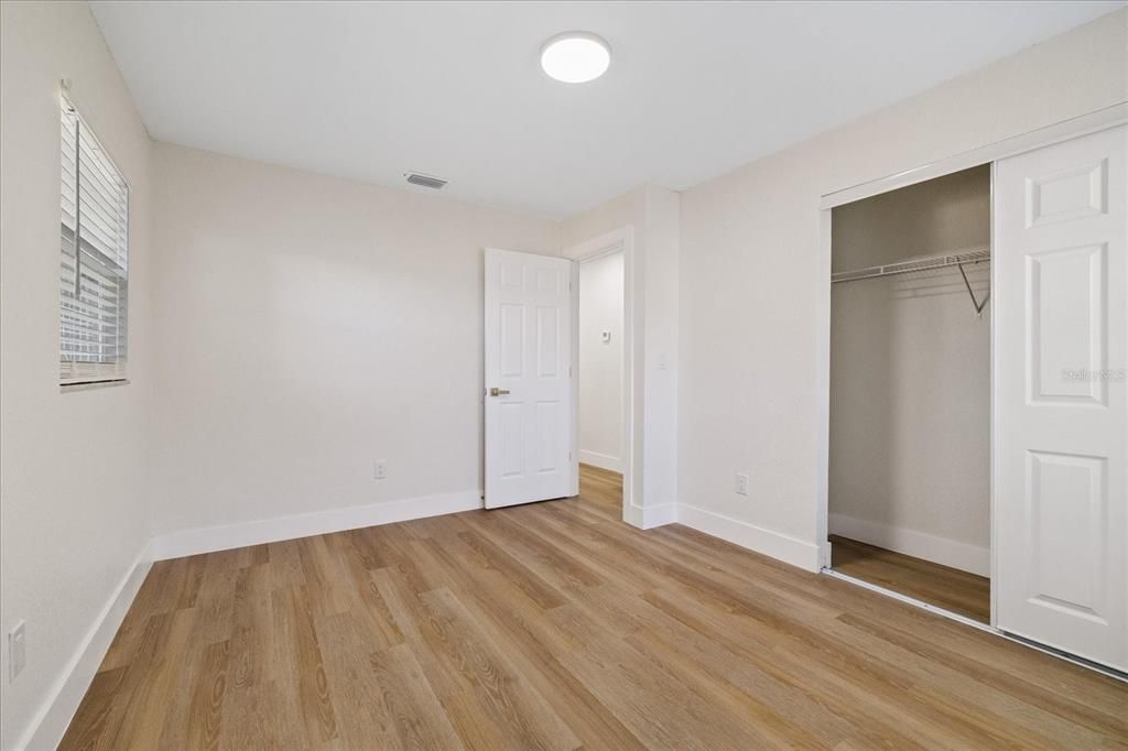 На продажу: $329,999 (2 спален, 2 ванн, 1024 Квадратных фут)