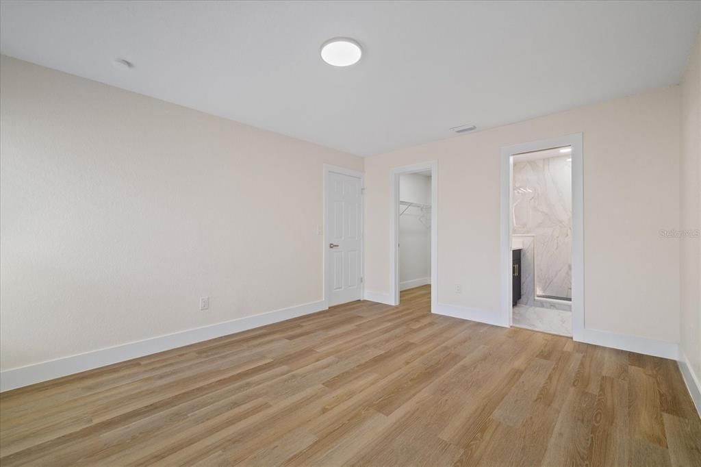 На продажу: $329,999 (2 спален, 2 ванн, 1024 Квадратных фут)