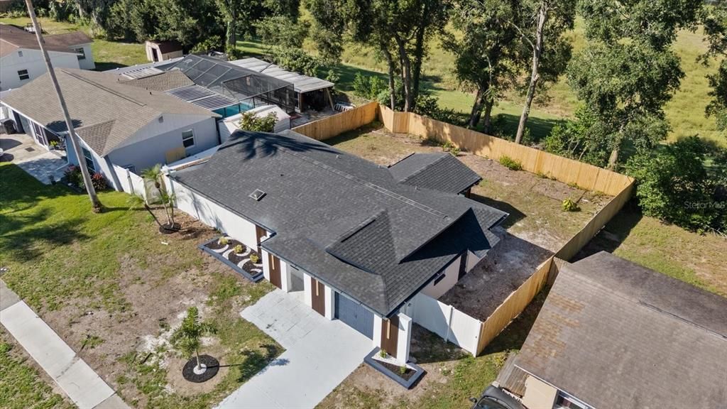 На продажу: $329,999 (2 спален, 2 ванн, 1024 Квадратных фут)