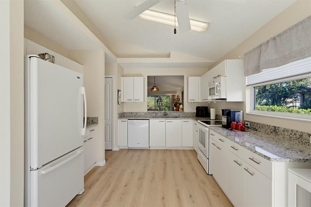 En Venta: $324,900 (2 camas, 2 baños, 1402 Pies cuadrados)
