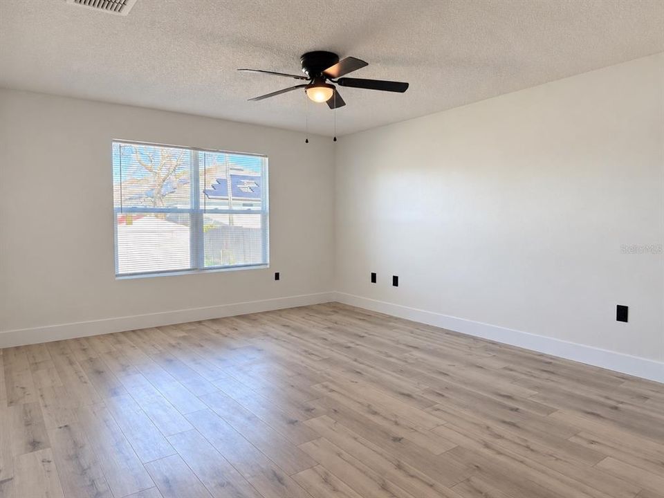 На продажу: $328,000 (3 спален, 2 ванн, 1480 Квадратных фут)