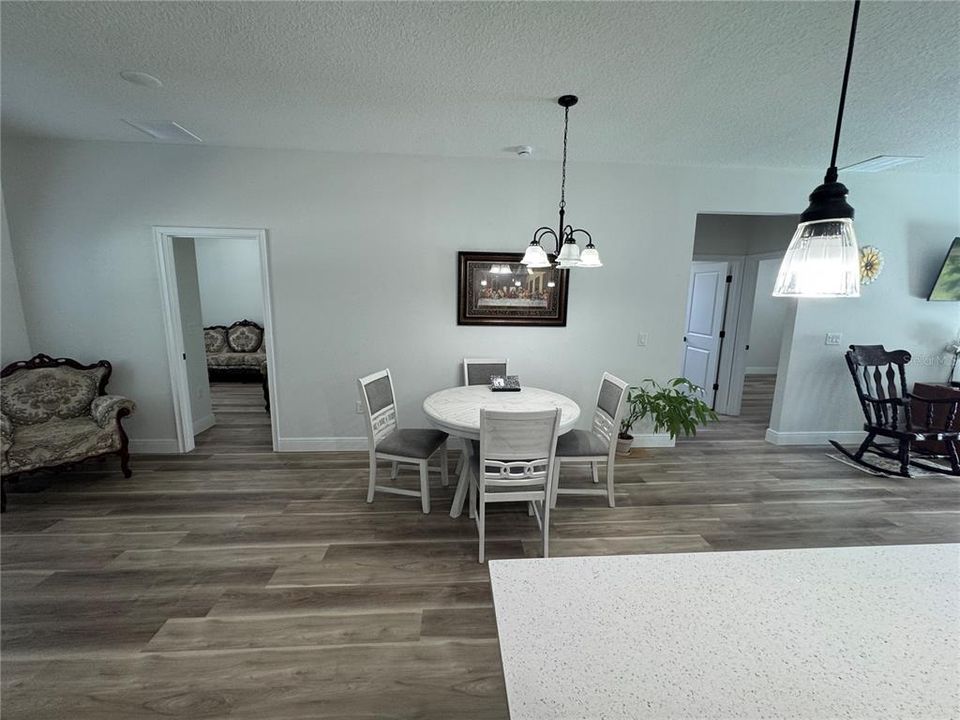 En Venta: $310,000 (4 camas, 2 baños, 1850 Pies cuadrados)