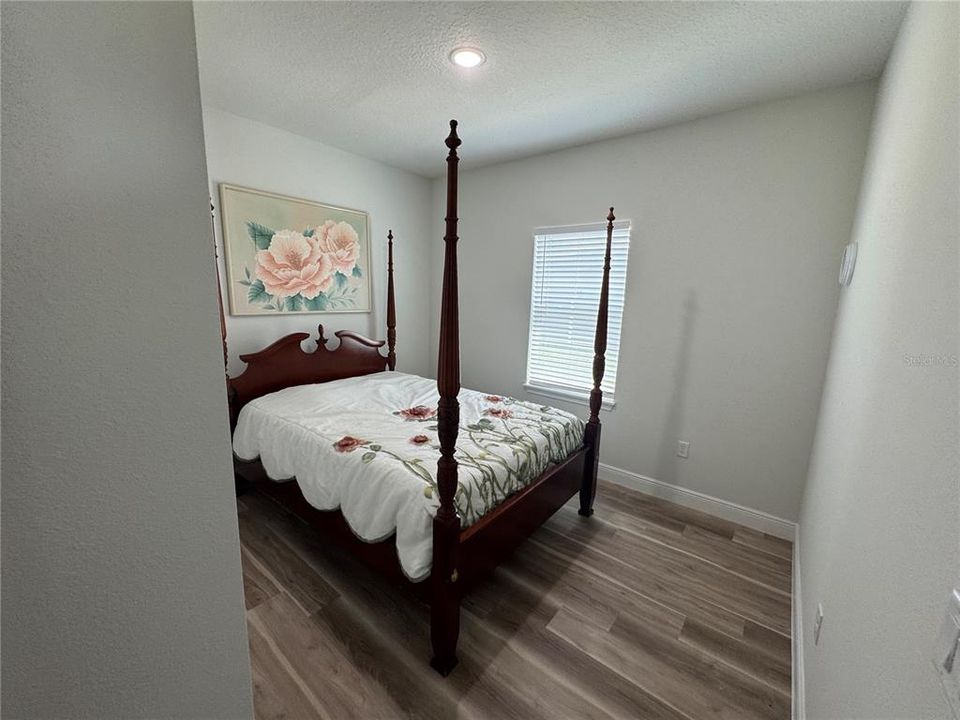 En Venta: $310,000 (4 camas, 2 baños, 1850 Pies cuadrados)