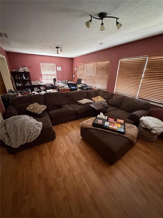 En Venta: $190,000 (3 camas, 2 baños, 1630 Pies cuadrados)