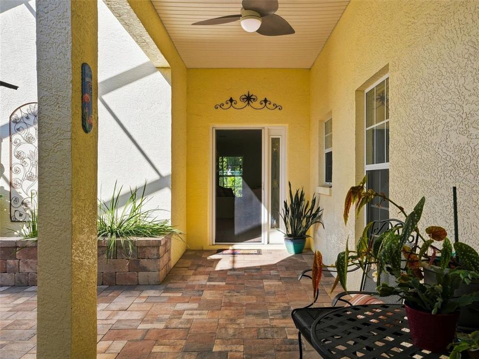 En Venta: $299,900 (3 camas, 3 baños, 1854 Pies cuadrados)