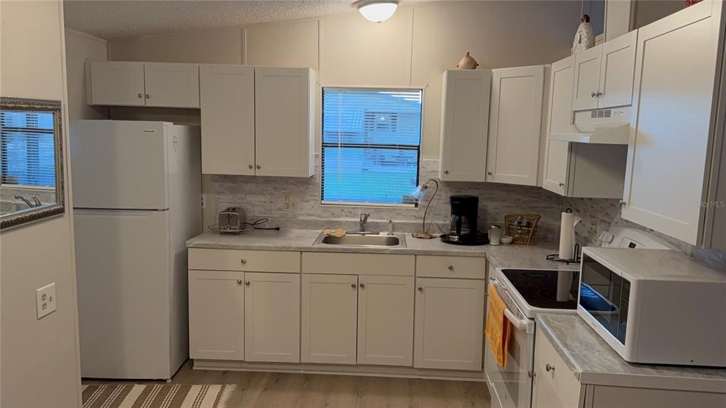 На продажу: $139,900 (2 спален, 2 ванн, 816 Квадратных фут)