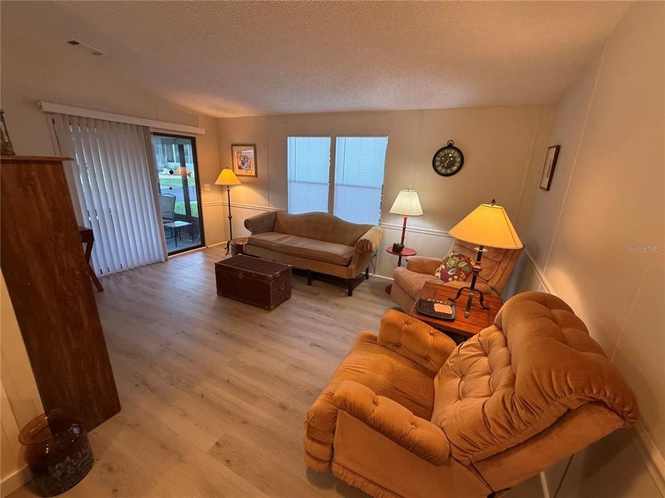 На продажу: $139,900 (2 спален, 2 ванн, 816 Квадратных фут)