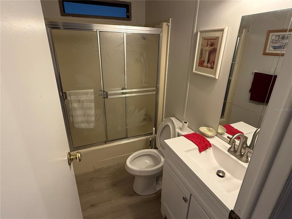На продажу: $139,900 (2 спален, 2 ванн, 816 Квадратных фут)