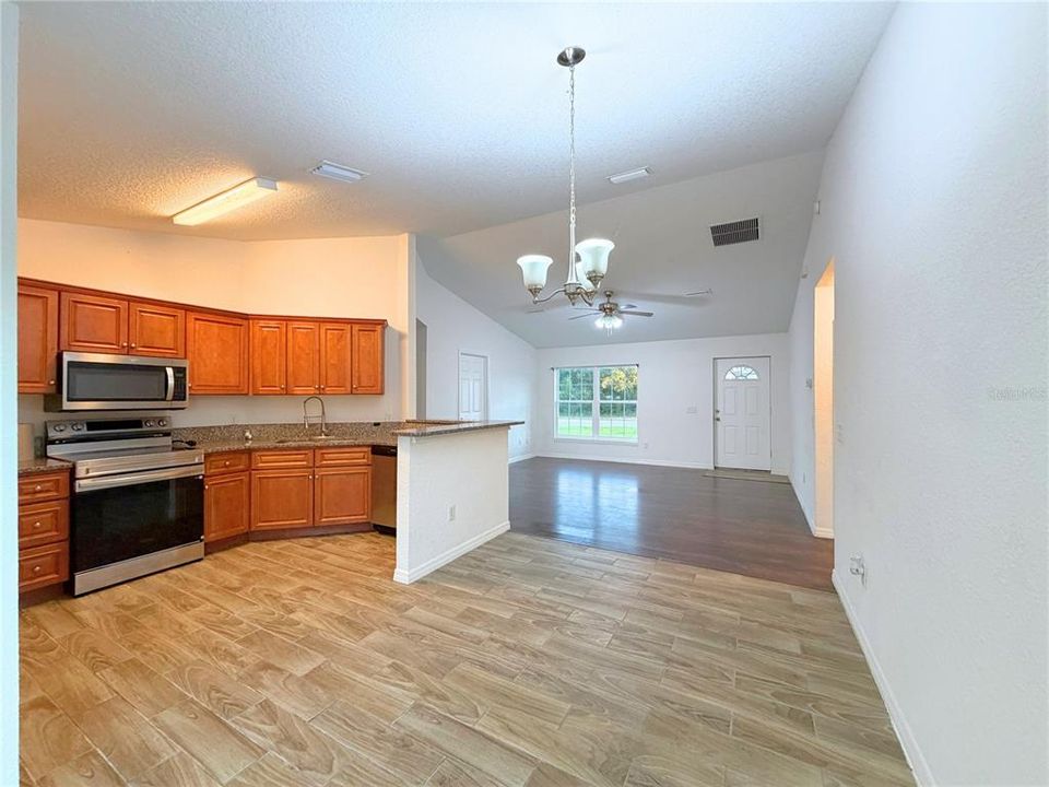En Venta: $285,000 (3 camas, 2 baños, 1228 Pies cuadrados)