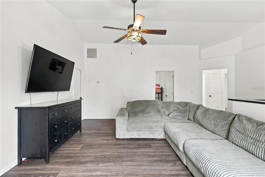 For Sale: $350,000 (4 beds, 2 baths, 1341 Square Feet)