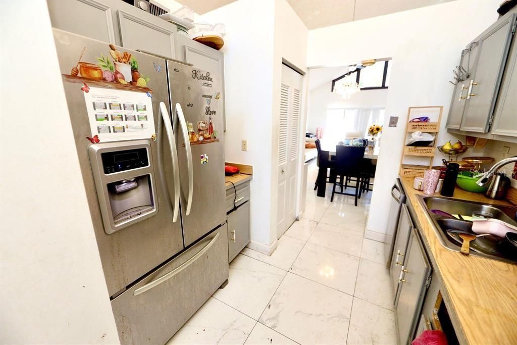 На продажу: $310,000 (2 спален, 2 ванн, 1123 Квадратных фут)