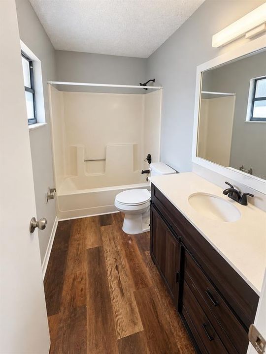 На продажу: $355,000 (5 спален, 0 ванн, 2112 Квадратных фут)