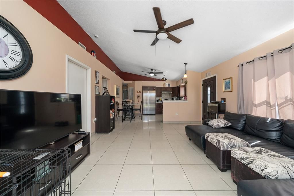 En Venta: $299,000 (3 camas, 2 baños, 1074 Pies cuadrados)