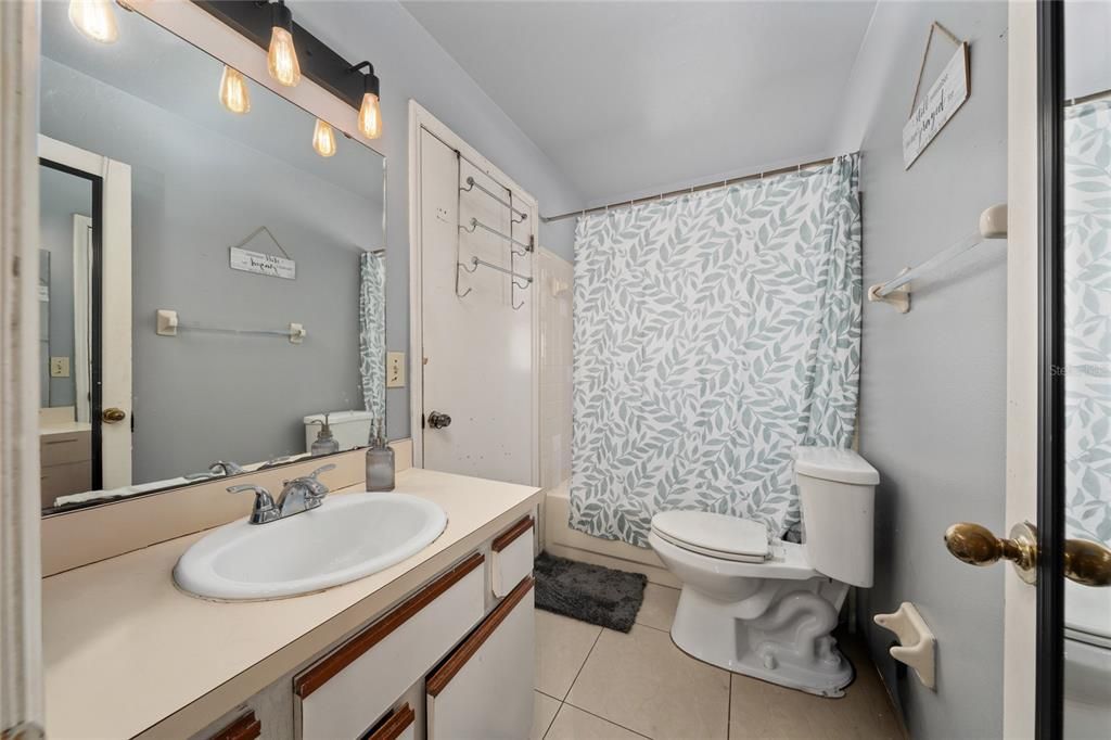 En Venta: $299,000 (3 camas, 2 baños, 1074 Pies cuadrados)