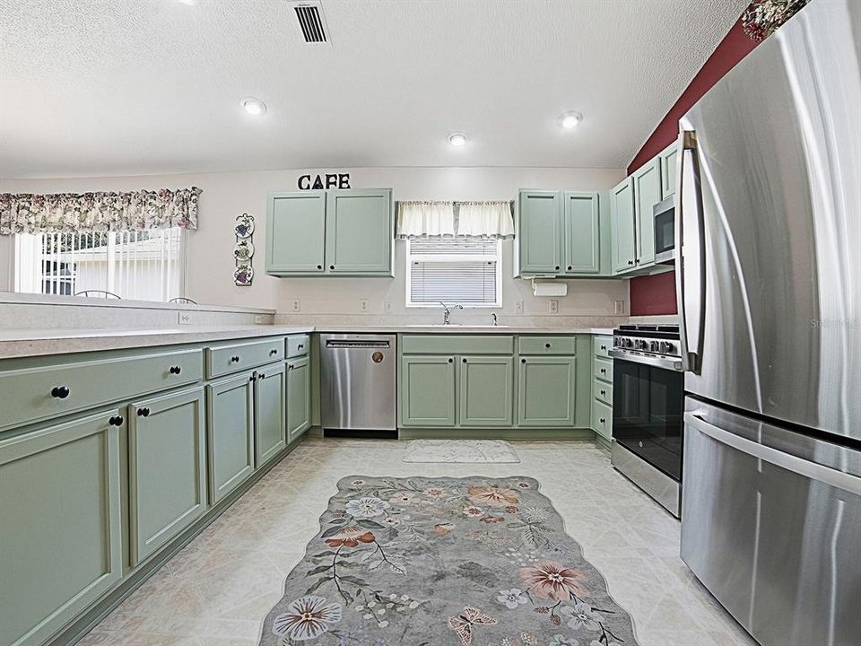 For Sale: $339,000 (3 beds, 2 baths, 1422 Square Feet)