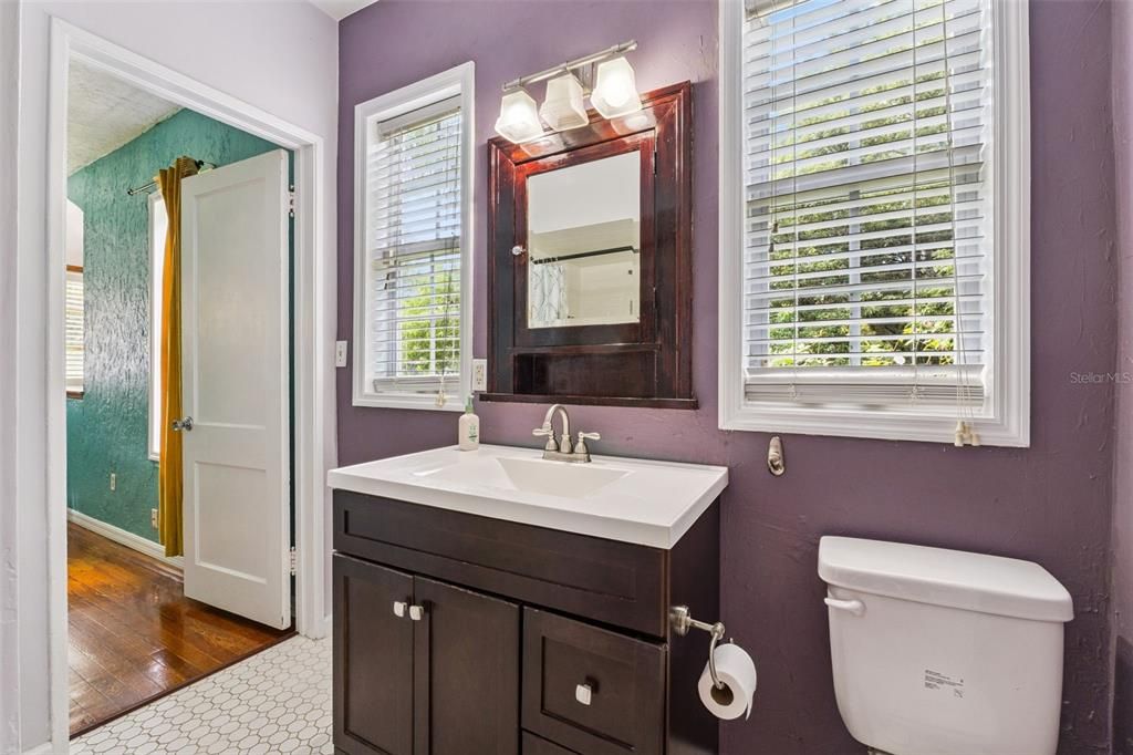 For Sale: $369,900 (2 beds, 1 baths, 1246 Square Feet)