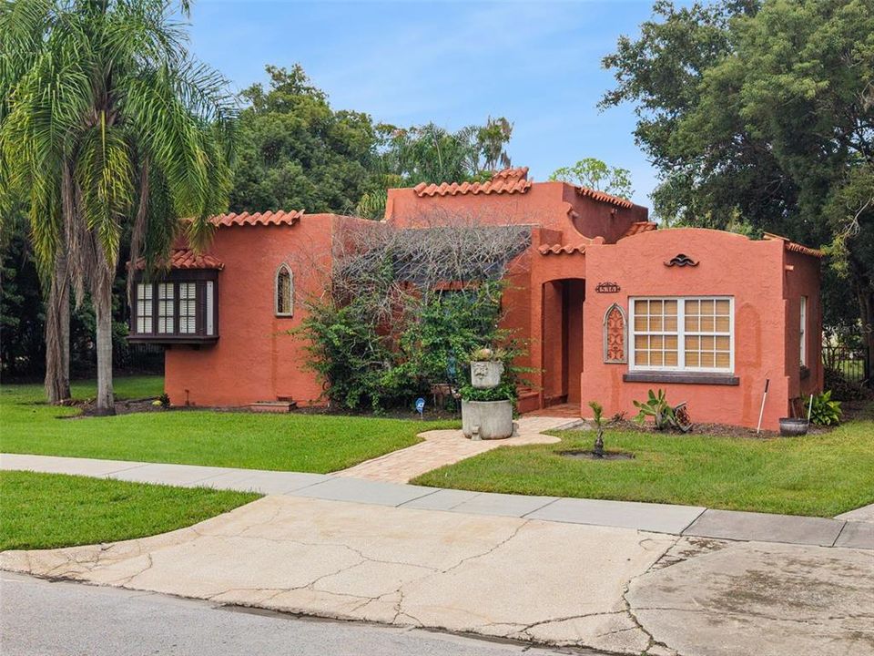For Sale: $369,900 (2 beds, 1 baths, 1246 Square Feet)