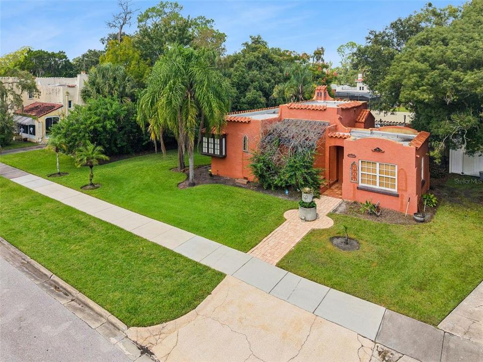 For Sale: $369,900 (2 beds, 1 baths, 1246 Square Feet)
